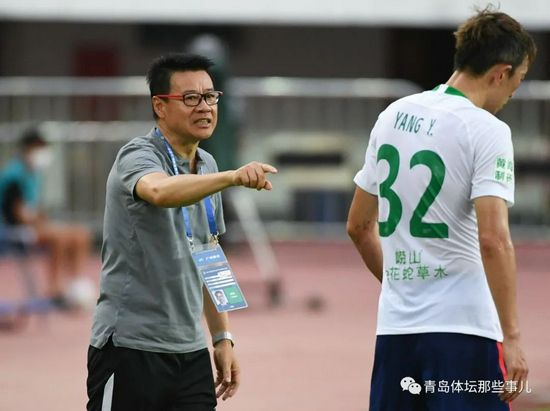 空中花园宴会厅平时主要用来接待高端客人，所以从不提供任何性质的包场服务，不过叶辰在结婚纪念日当天预定了这里包场，这对香格里拉来说，还是史无前例的一次。